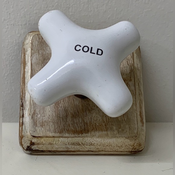 Repurposed Vintage Porcelain Faucet Handle Wall Mounting Coat Hanger - Picture 14 of 16